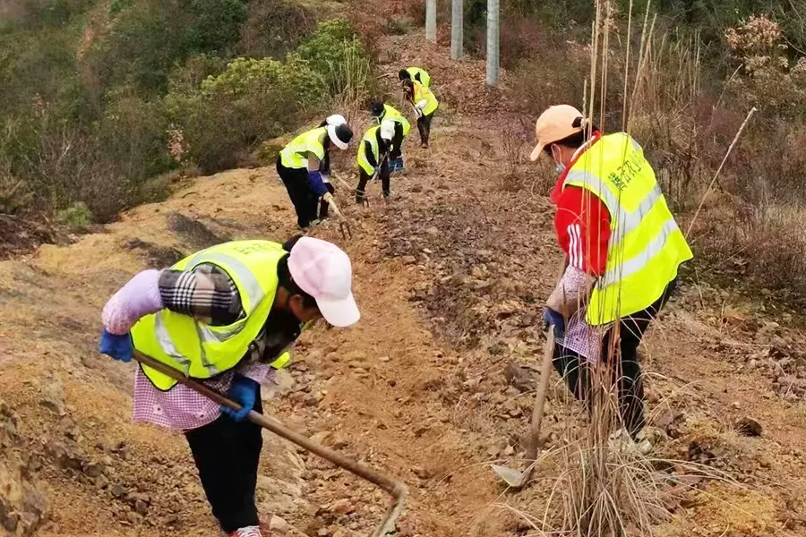 贵州黔赫堂集团：寻找水源修建供水管道，贴心服务温暖民心